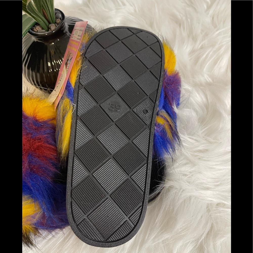 FUR SLIPPERS 💕💕 - Picture 3 of 3